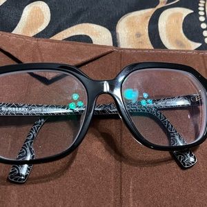 BURBERRY EYE GLASS FRAME.